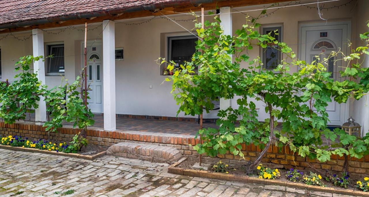 Julia Apartman Pacir Esterno foto